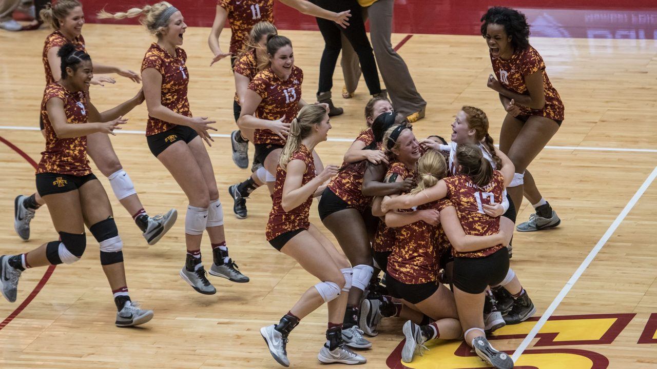 Iowa State Stuns #5 Texas With a Five-Set Victory