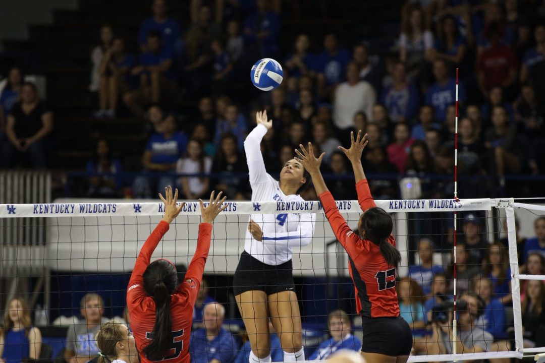 Skinner Hits .500 as #7 Kentucky Takes Down Georgia in Straight Sets