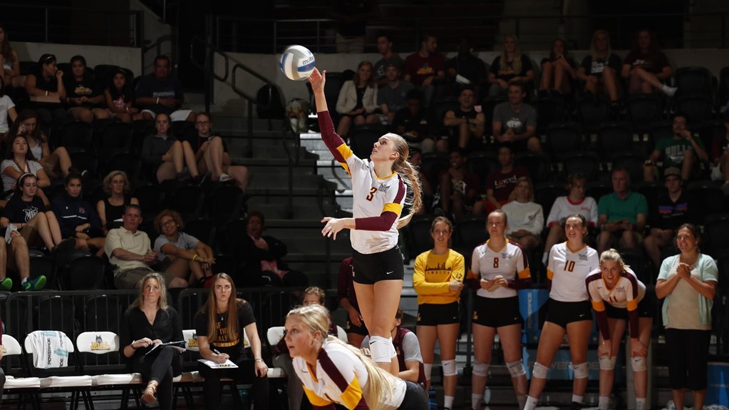 Loyola Chicago’s Van Grinsven Helps Team To First Conference Win
