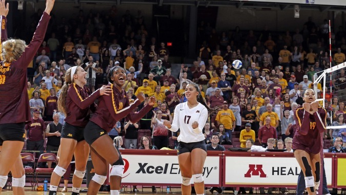#10 Wisconsin Falls to #6 Minnesota in Five at the Field House