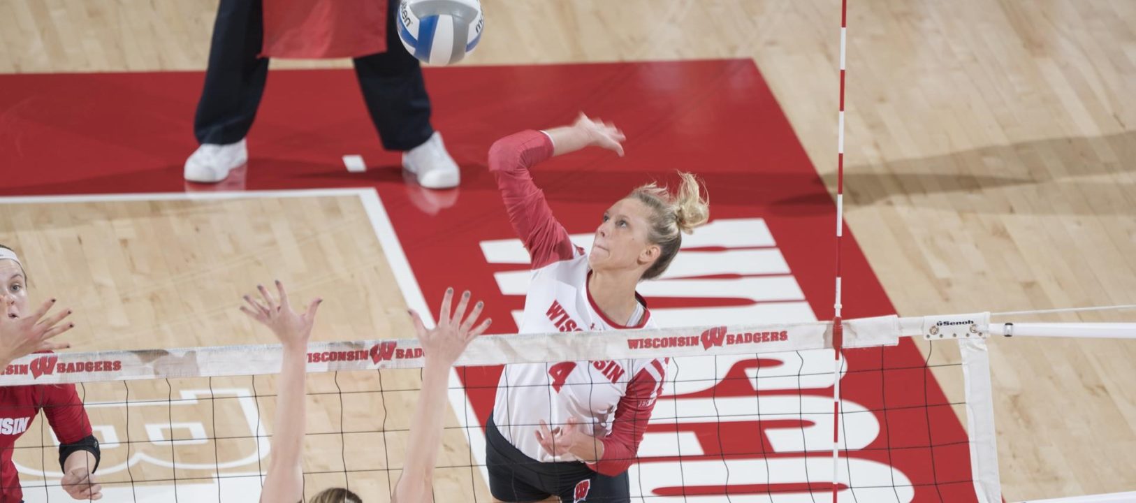 Wisconsin “Handles Emotions” on Senior Night with 3-0 Sweep