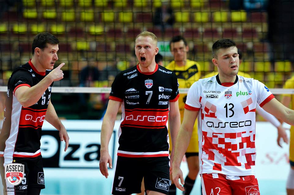 Jersey Fashion: Poland's Resovia Liberos Wear Post-Its