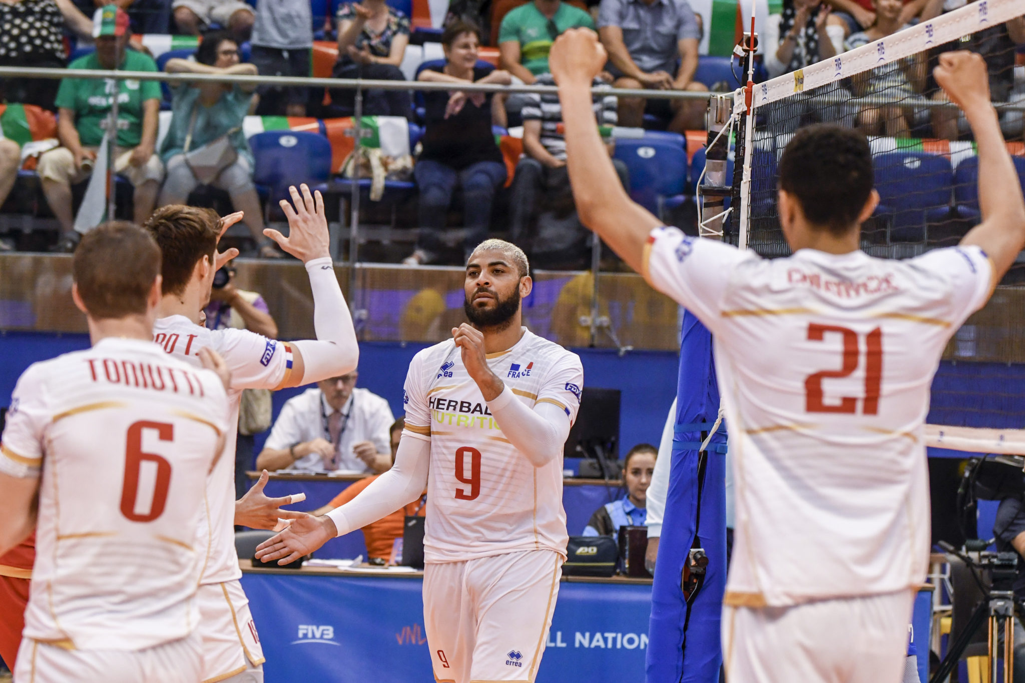 Earvin Ngapeth Suffers Mild Abnominal Injury Out 2 3 Weeks