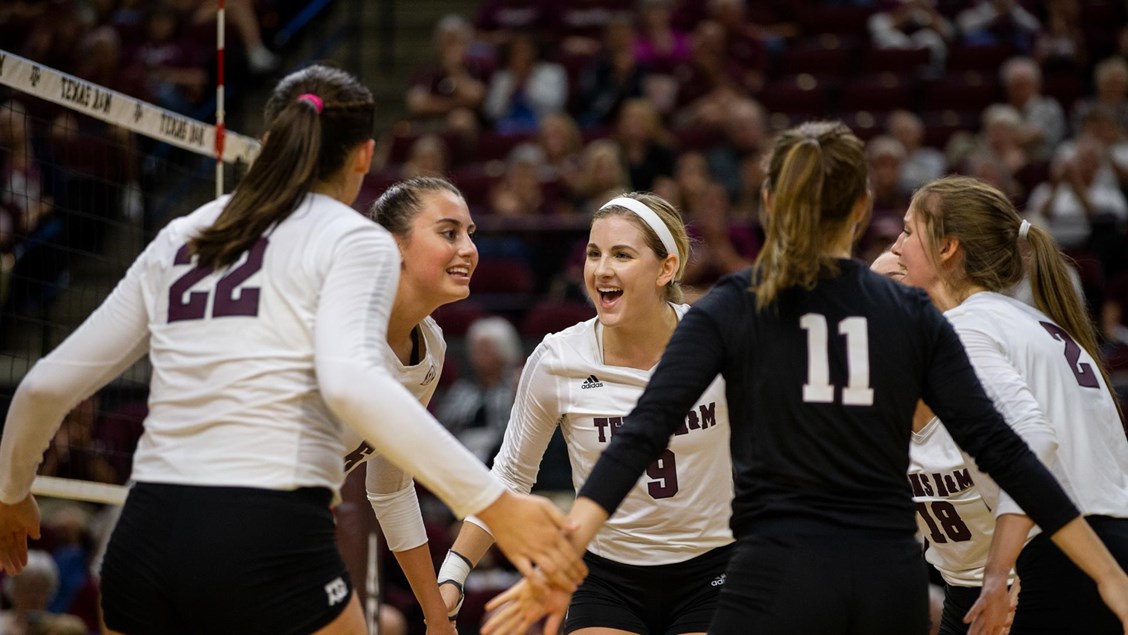 Texas A&M Plays Host to Tennessee in Dig Pink Match